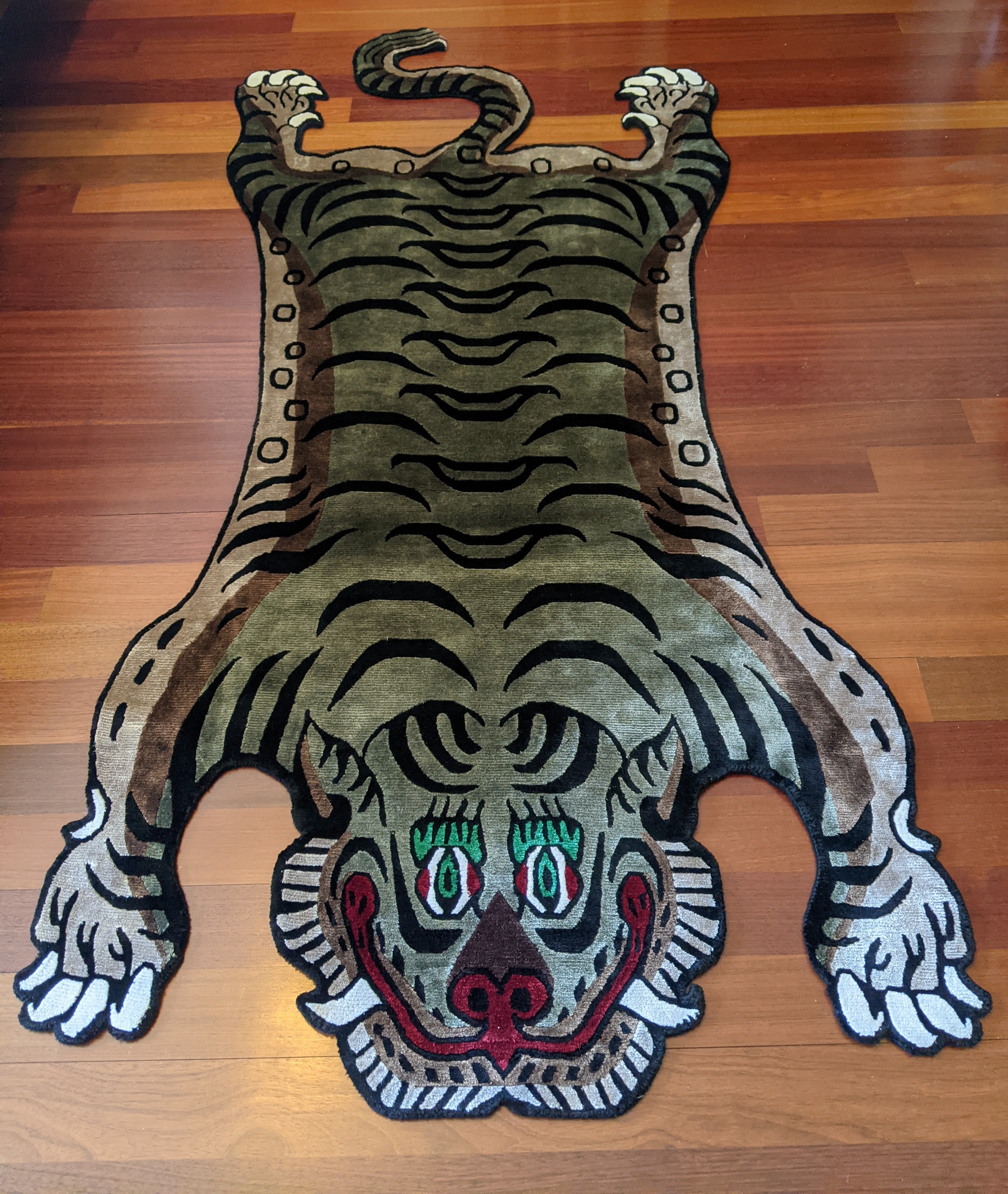 Tibetan_Rug_Grey_Cut_Hardwood_